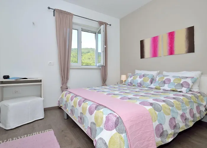 Andrea Daire Sveta Marina